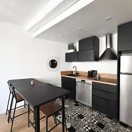 67m2, Vieille-ville, 9min A Pied Du Palais Apartman *